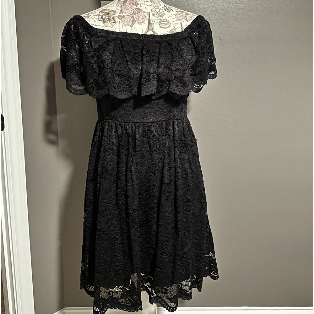 Francesca’s Lace Black Cocktail Dress